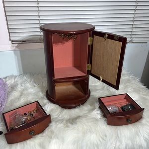 Wooden jewelry box